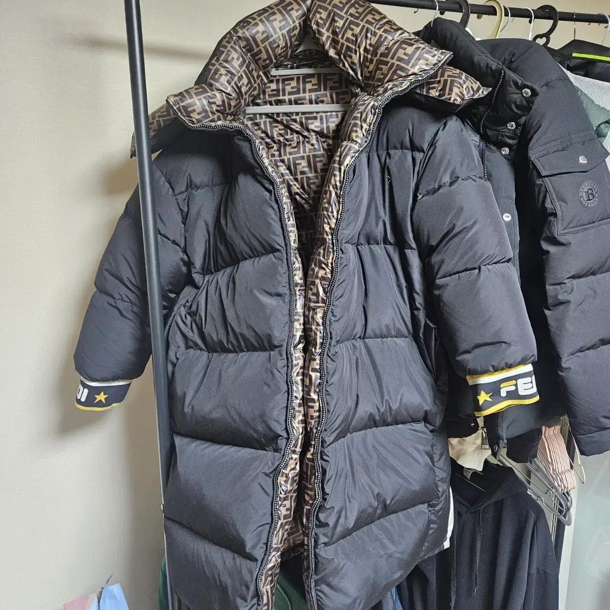 ★FENDI★リバーシブルブラック ダウンジャケット ロング丈 中古・古着通販】FENDI (フェンディ) ズッカ柄リバーシブルダウン