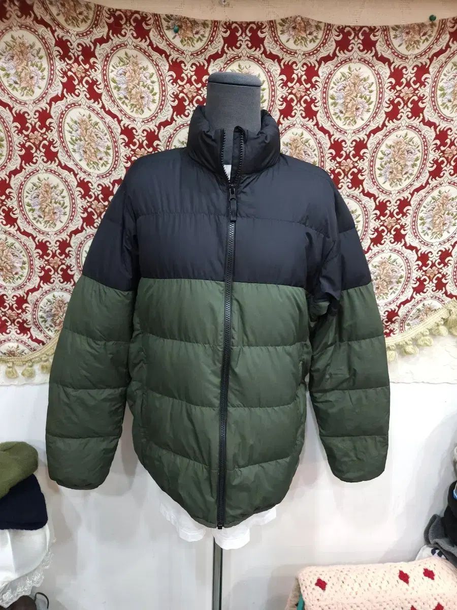 UNIQLO U ウルトラライト バイカラー 軽量 ダウンジャケット