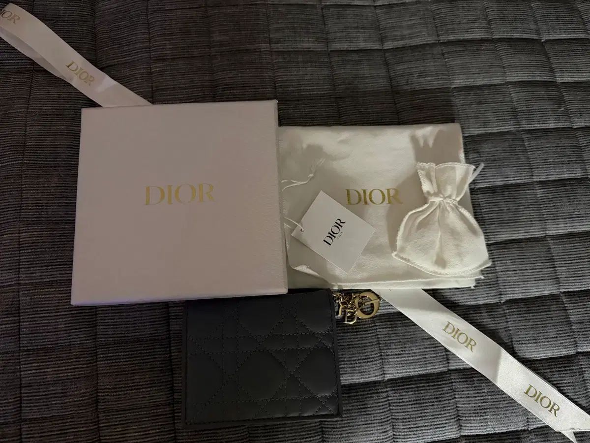 |os ディオール レディ カナージュ ペンダント 二つ折り財布