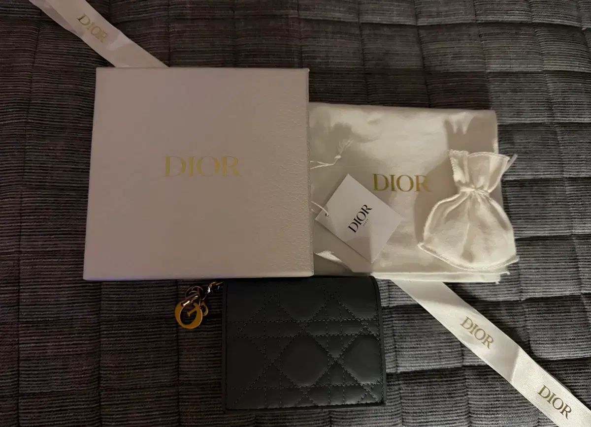 |os ディオール レディ カナージュ ペンダント 二つ折り財布