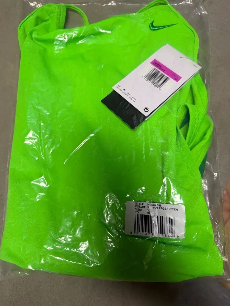 ナイキ メタリック グリーン レイショバック 32
