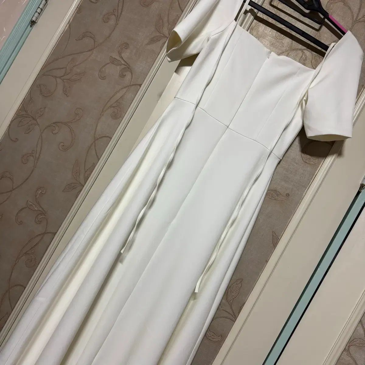 スクエアネック