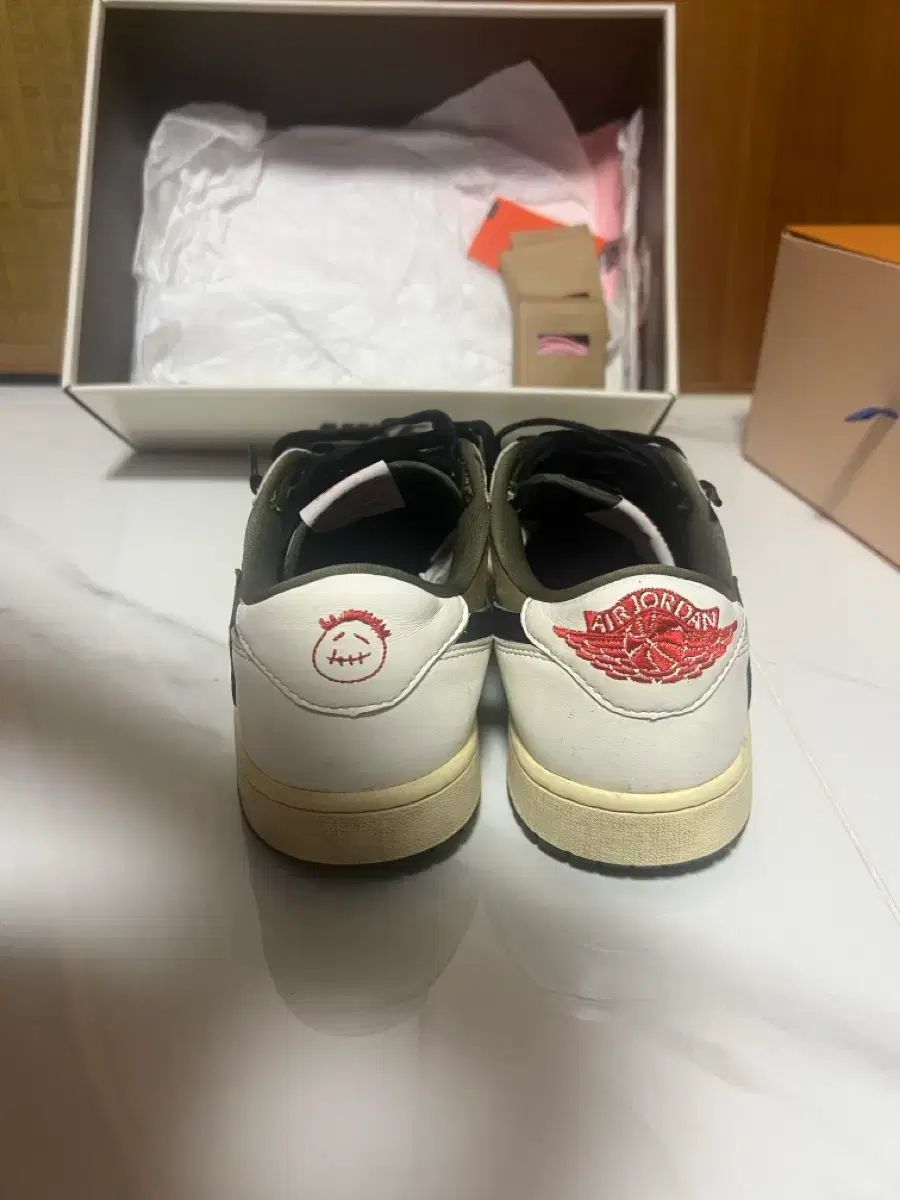  トラヴィススコット オリーブ 280 スニーカー 靴