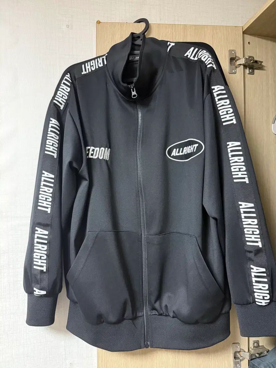 オールライト レタリング ジャージ L