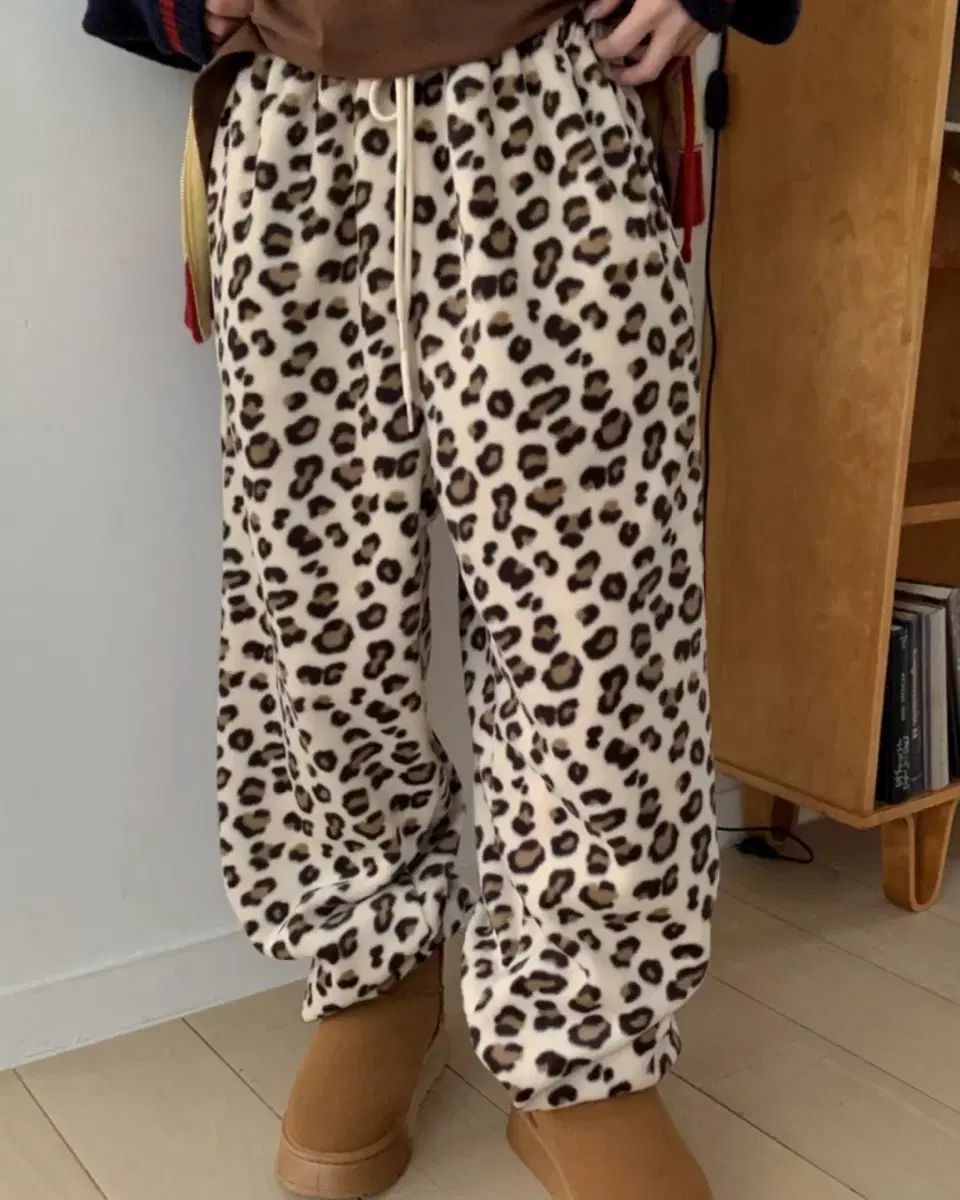 ジェイキチ レオパードフリースパンツ