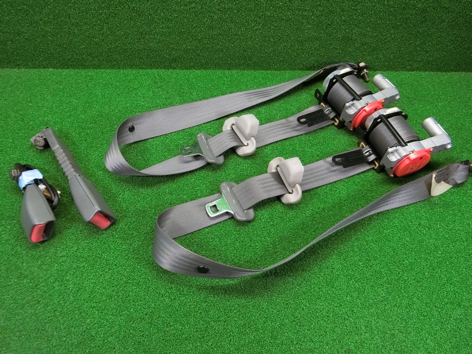 13145 三菱 タウンボックス U 61 W 62 フロント シートベルト 左右セット キャッチ M 89172 T