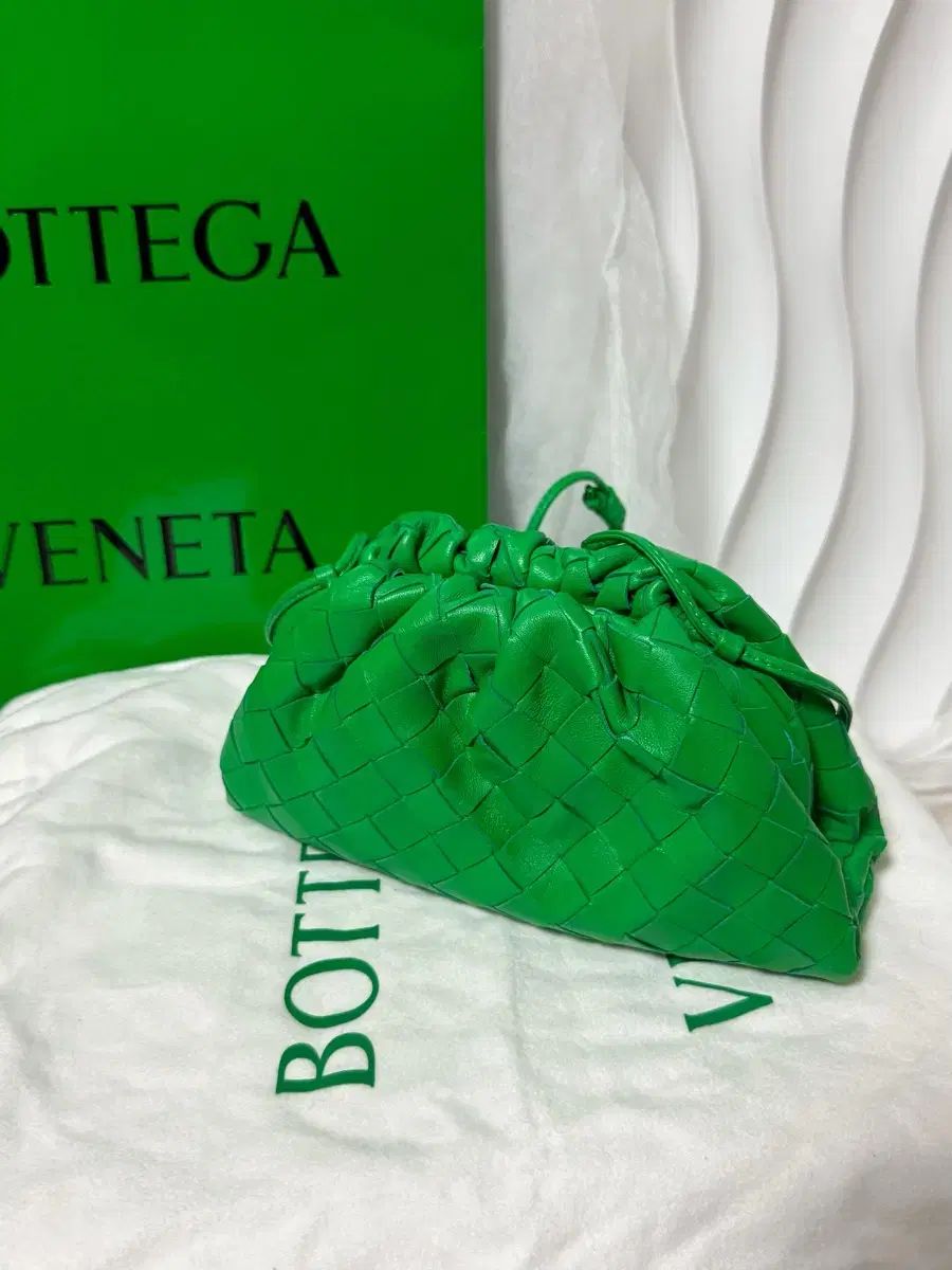 BOTTEGA VENETA ボッテガ ヴェネタ ザ ポーチ マンドゥバッグ ギャザーバッグ
