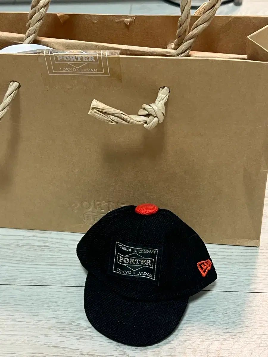 ERA ポーター キーホルダー