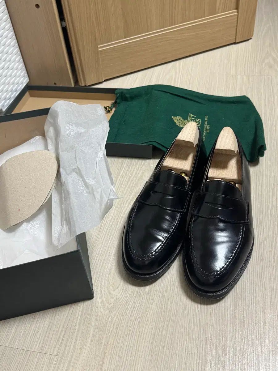 Crockett-Jones クロケット-ジョーンズ ボストン 7 5 e ブラックカーフ