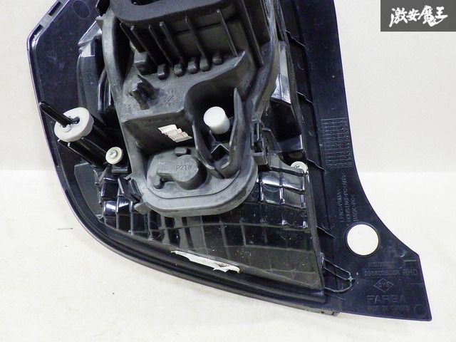 破損なし！】ルノー純正 AHA4B1 トゥインゴ AH系 テールライト