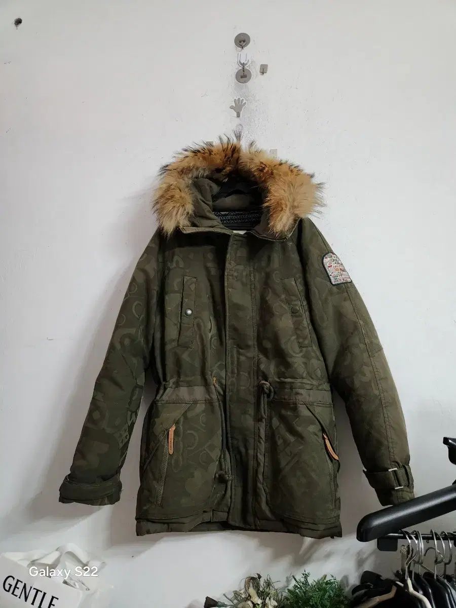 サースデーアイランドカーキファー フー ド ロング ダウン アウター