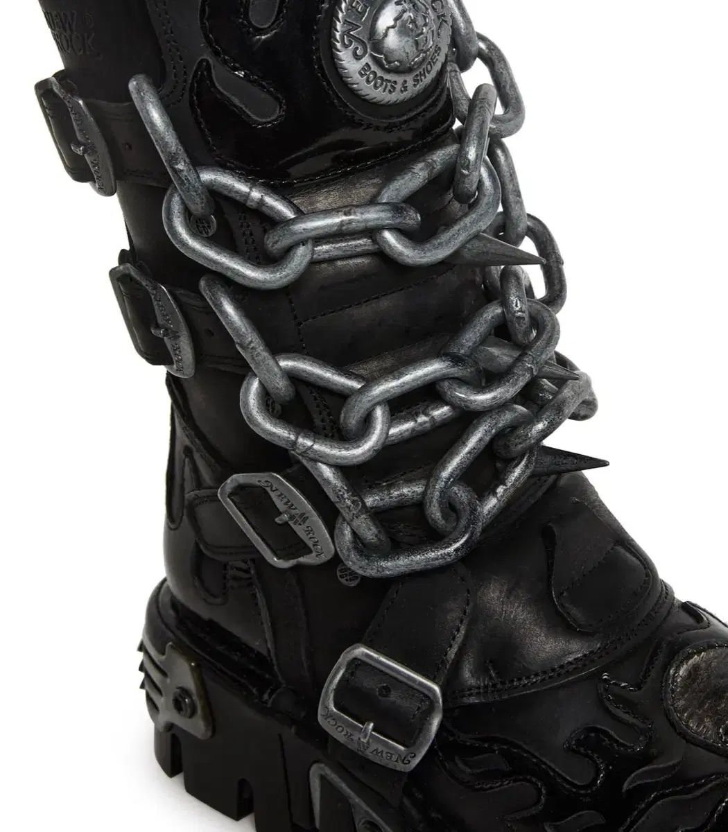 ニューROCK チェーン ブーツ - メルカリ