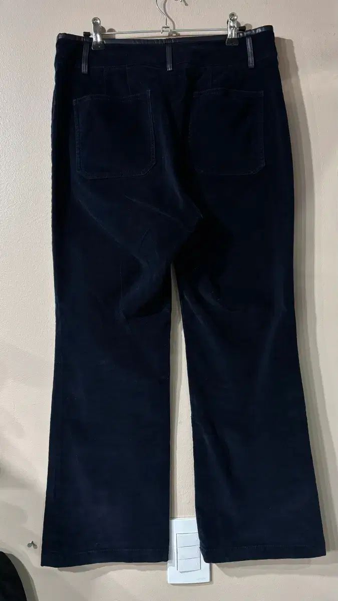 セミブーツカット パンツ