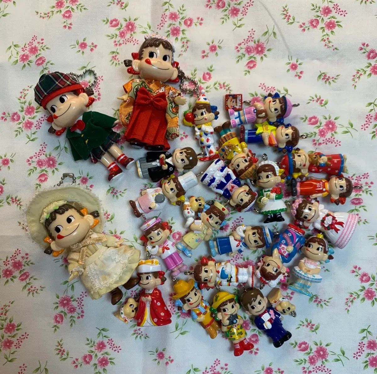 ペコちゃん ぬいぐるみ キーホルダー セット - メルカリ