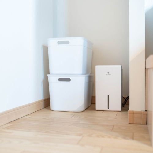 [美品]enas コンパクト除湿機 すみっこドライ enas ECDR1609-W（ホワイト) コンパクト除湿機 すみっこドライmini