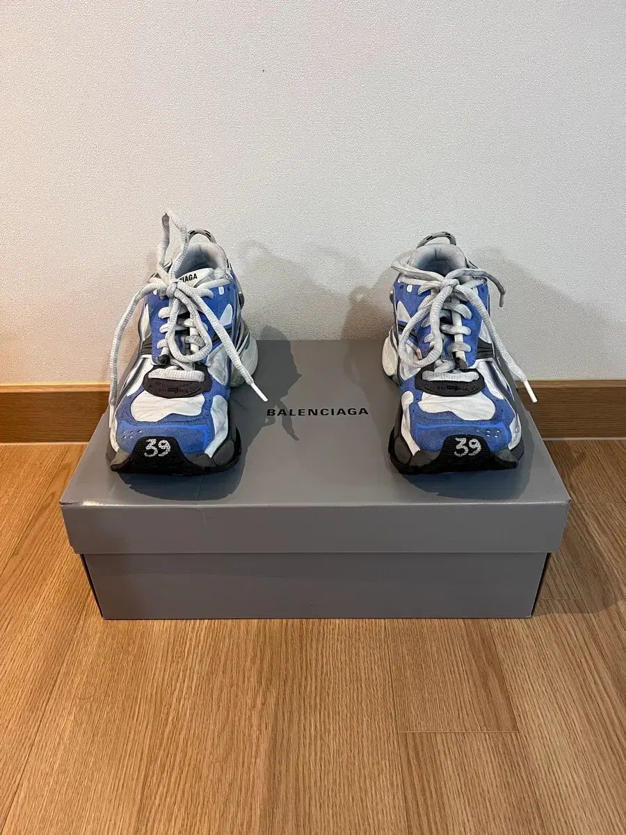 バレンシアガ ニューランナー スニーカー ブルー 白 39