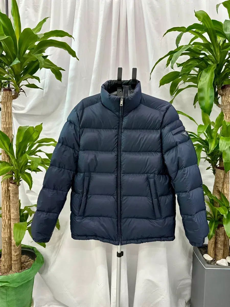 52 PRADA プラダ トライアングル ロゴ ダウン