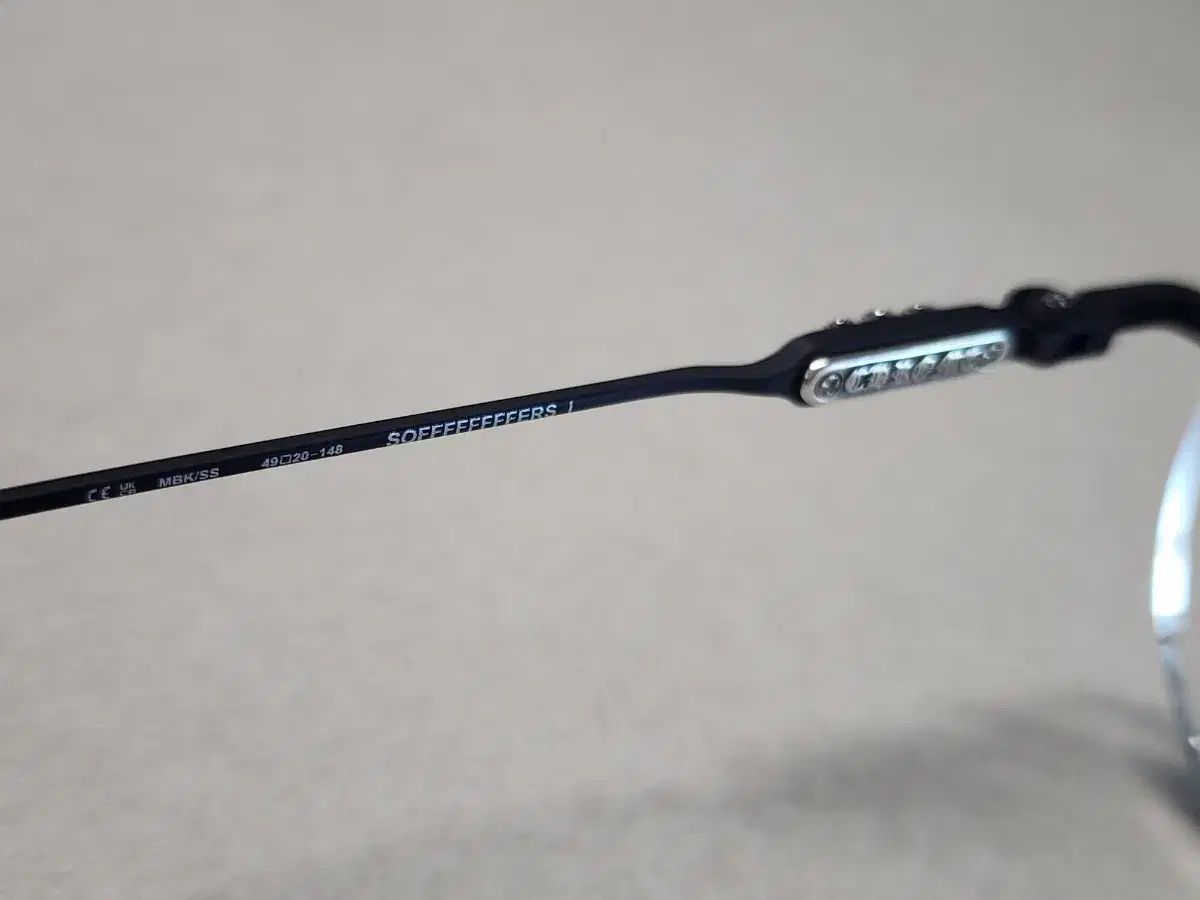 クロムハーツ ソファ下