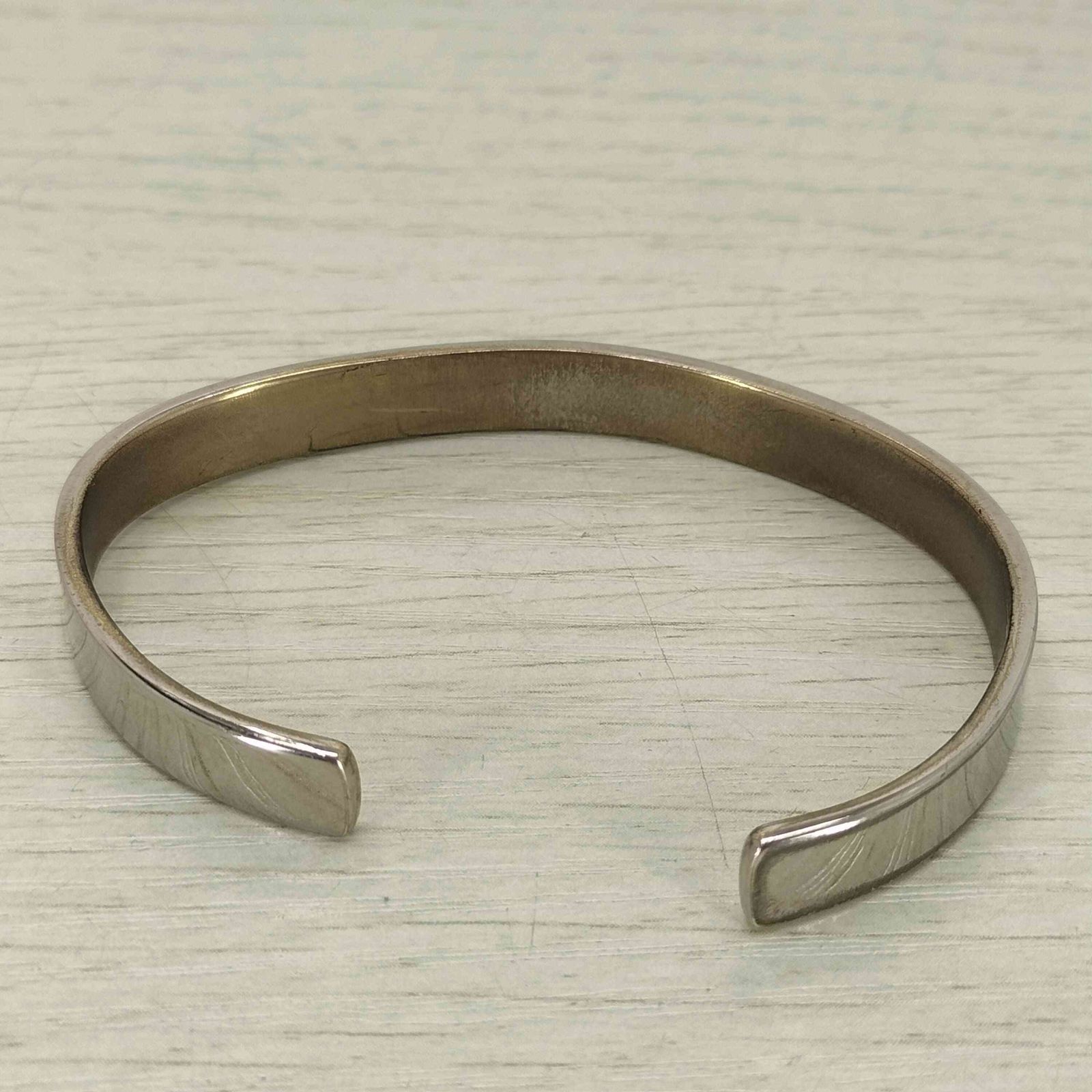 メゾンマルジェラ Maison Margiela イタリア製 925刻印 ロゴ刻印 シルバーバングル メンズ 表記無