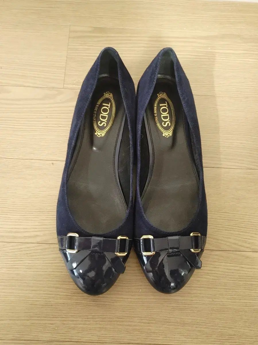 TOD S ツアーベルベット フラットシューズ 240