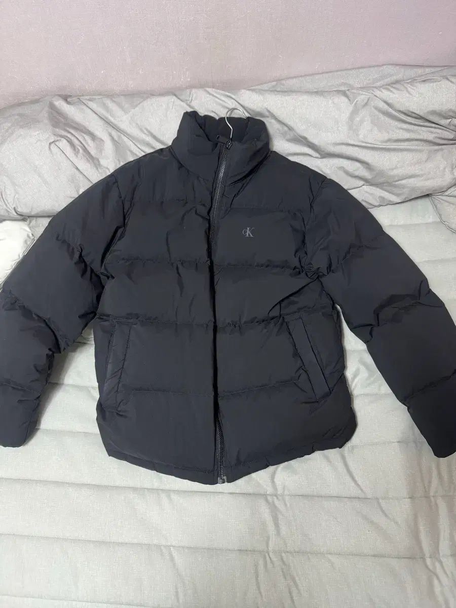 カルバン クライン ショートダウンパファー M