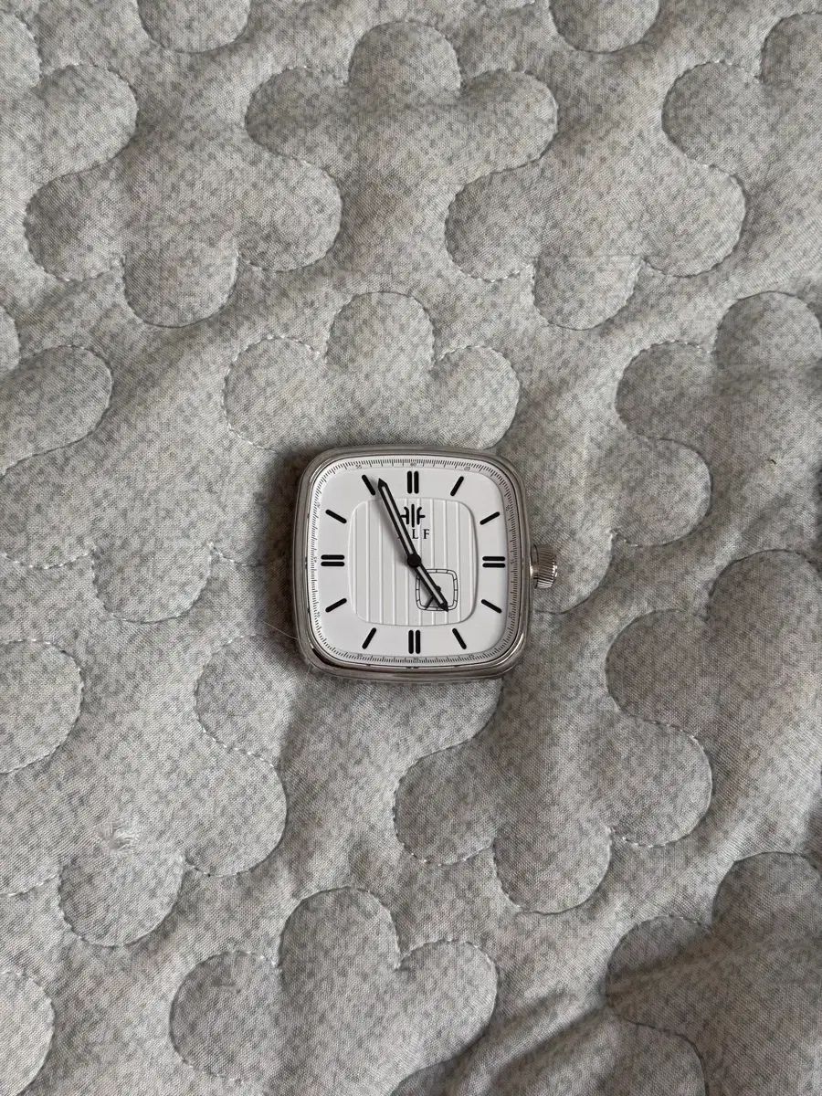 Alf スウェーデン マイクロブランド オートマチック時計