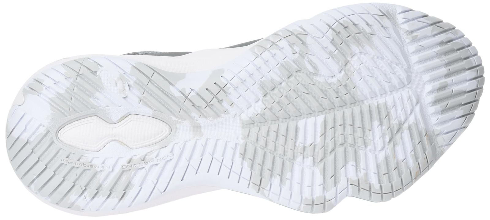 バスケットボールシューズ