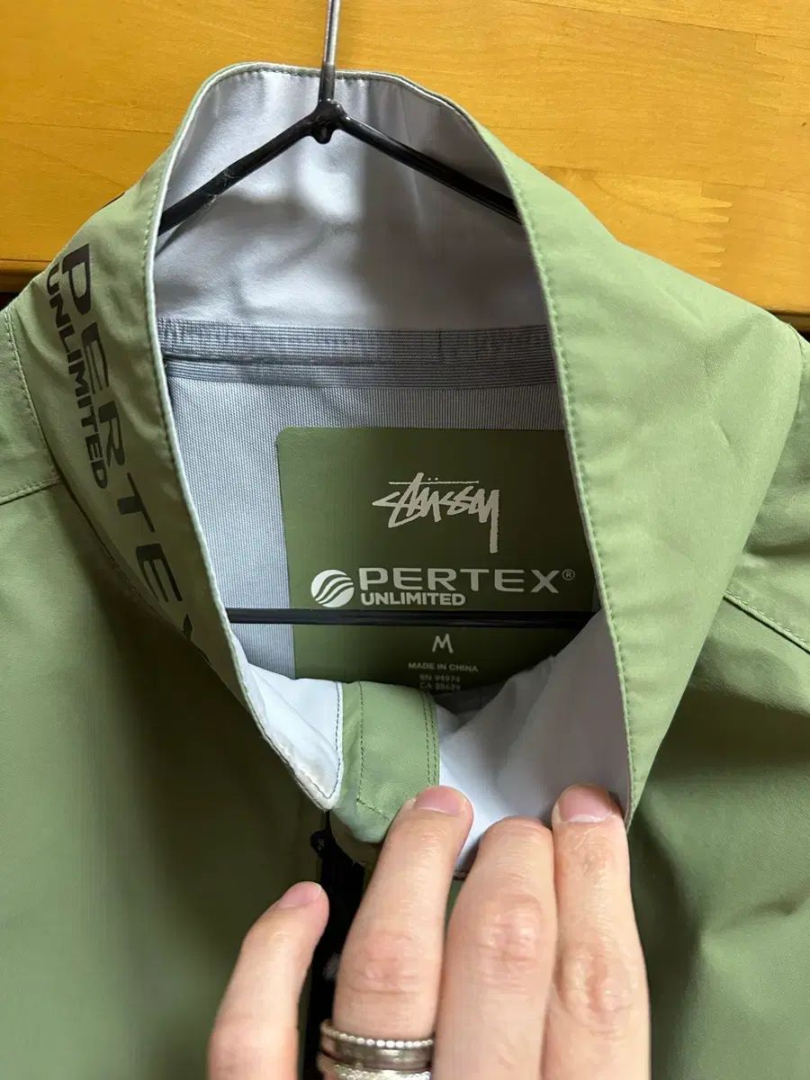 ウィンドブレーカー