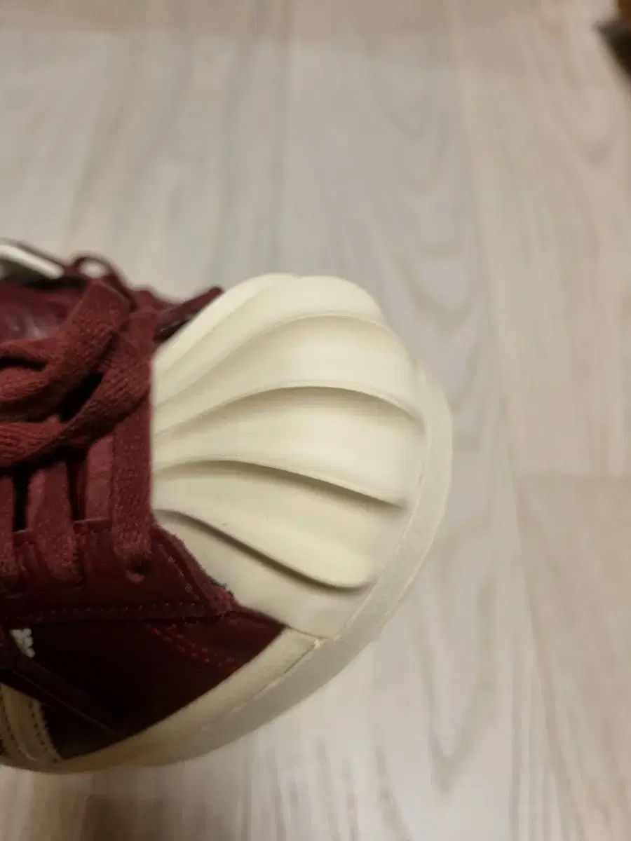  アディダス Thug Club バーガンディ カラー 250 mm スニーカー 靴