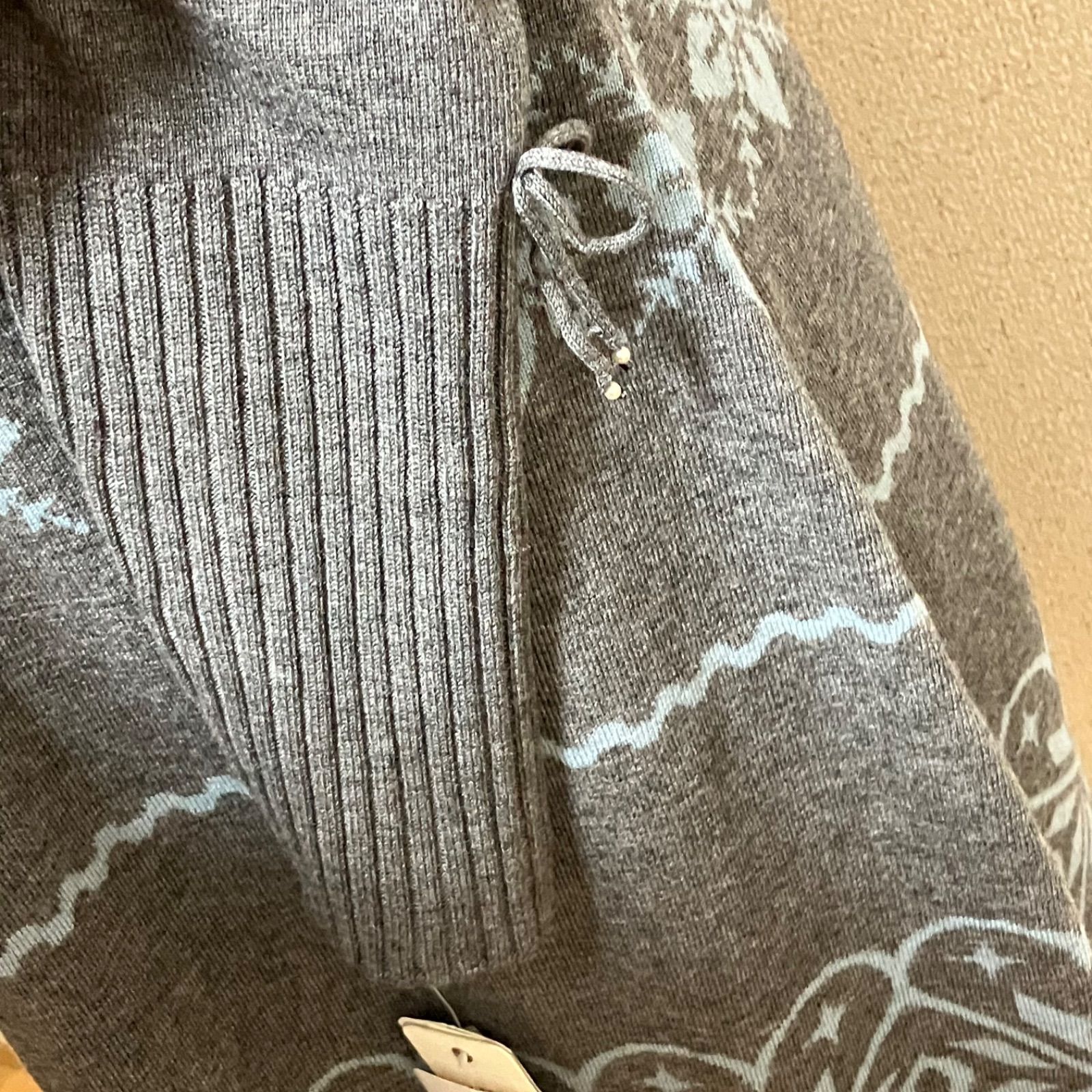 Super Beauty グレー リブ編み ひざ丈ワンピース タグ付 未使用品 タグ付き 】super beauty スーパービューティー ニット ワンピース