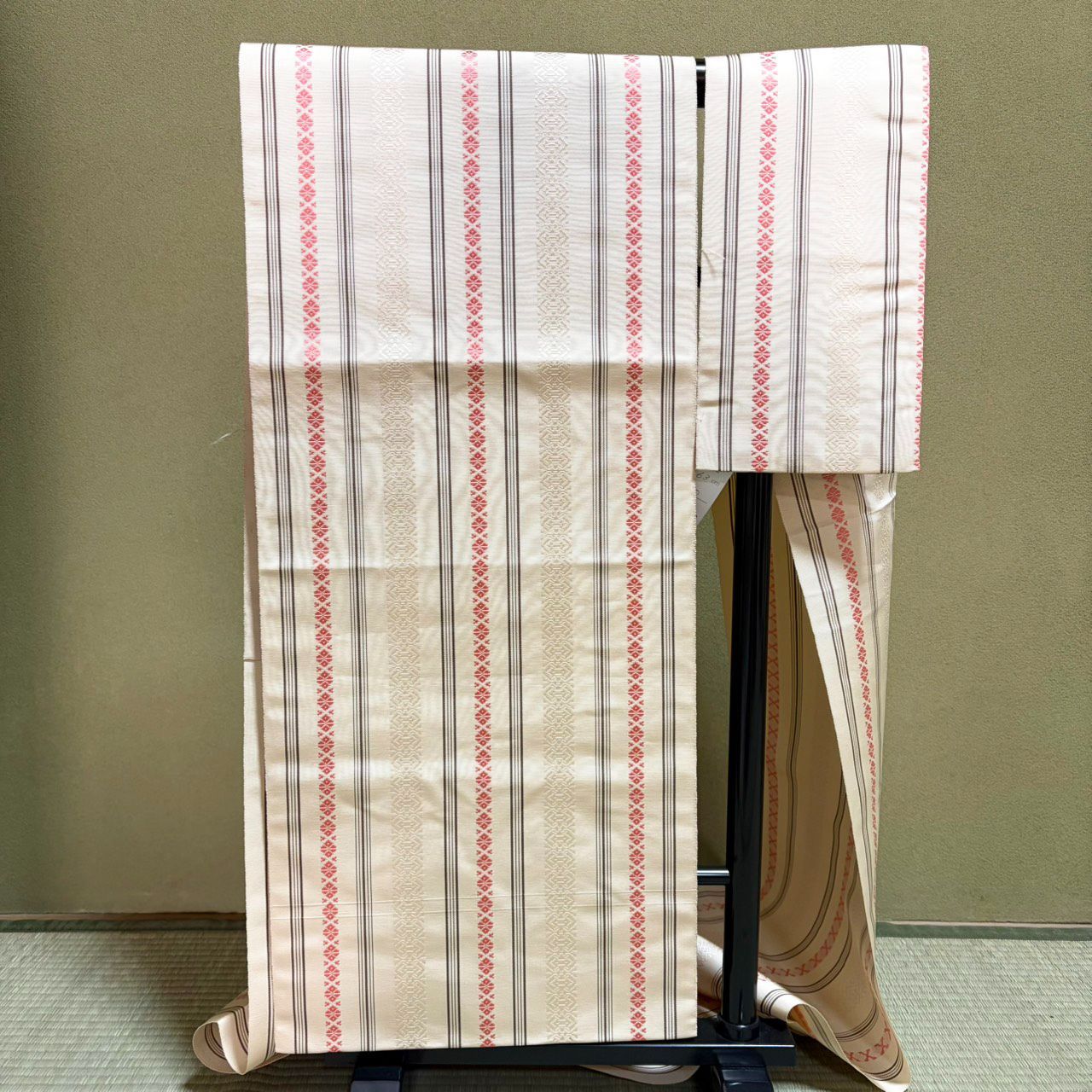 B 197 名古屋帯 ベージュ ピンク 献上独鈷 博多織