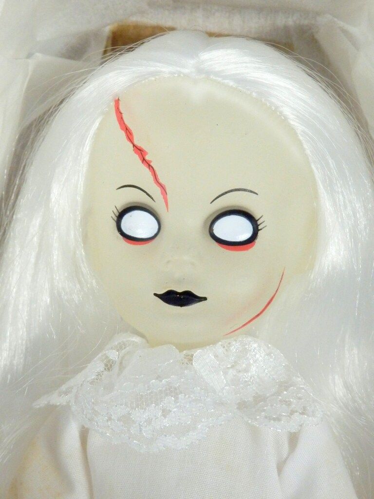 メズコ リビングデッドドールズ 16 th Anniversary White Posey