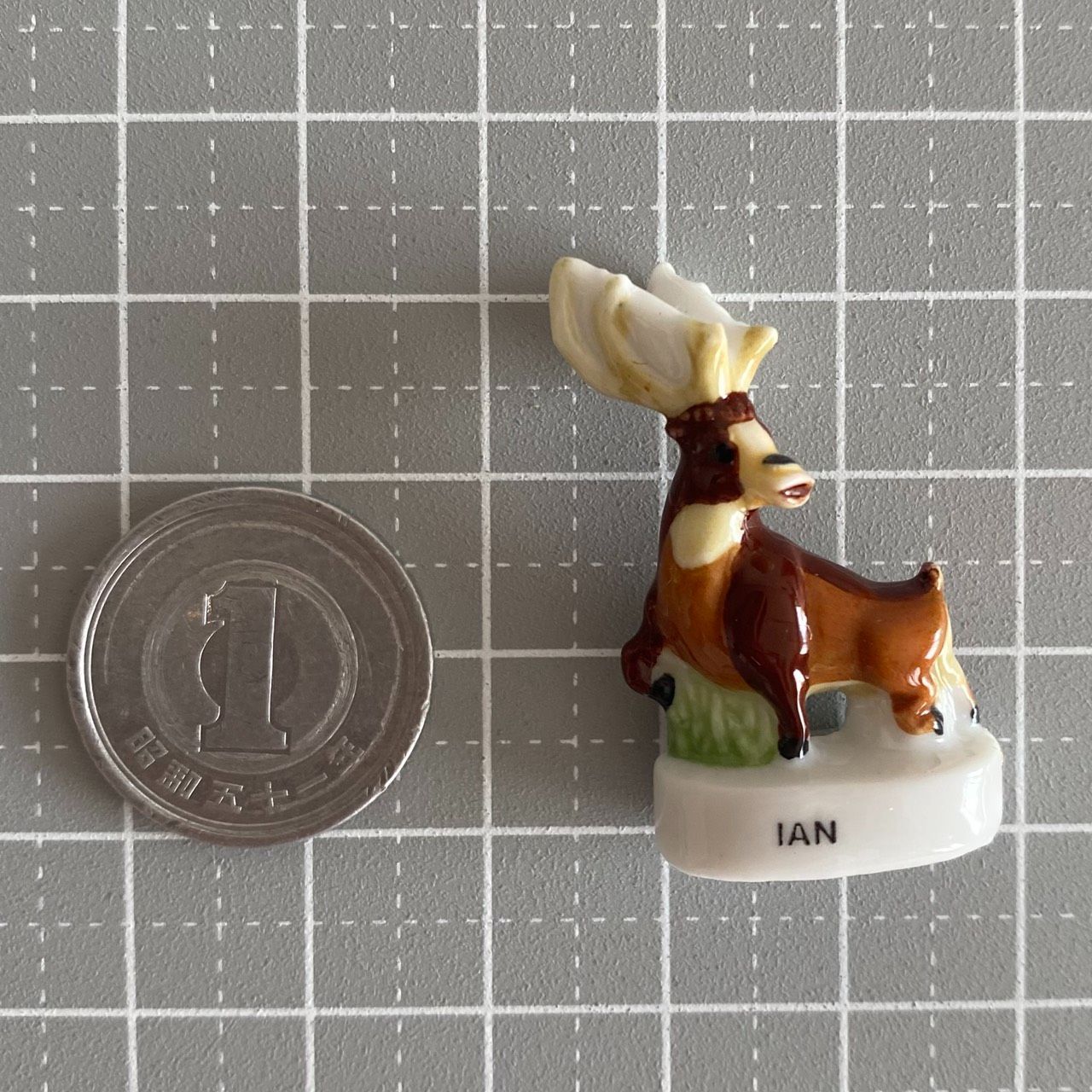 鹿のフェーブ／森／動物／フランス雑貨／陶器ミニチュア／ブロカント