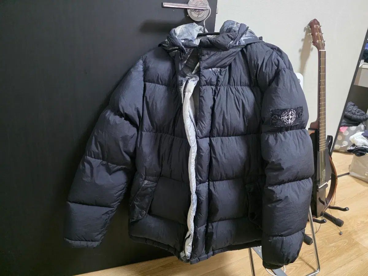 M シュプリームxストーンアイランド ペインテッド カモ クリンクル ダウン ジャケット ブラック -