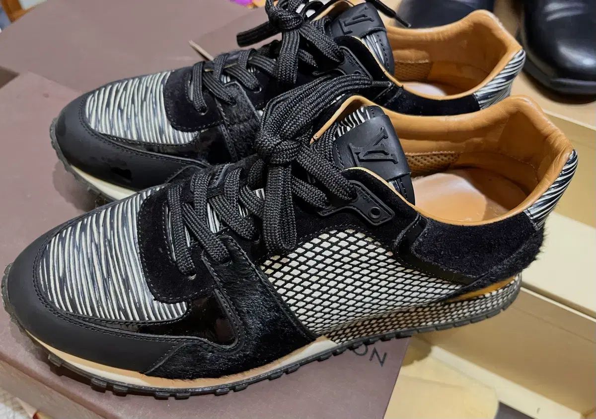 ルイヴィトン ランナウェイ スニーカー