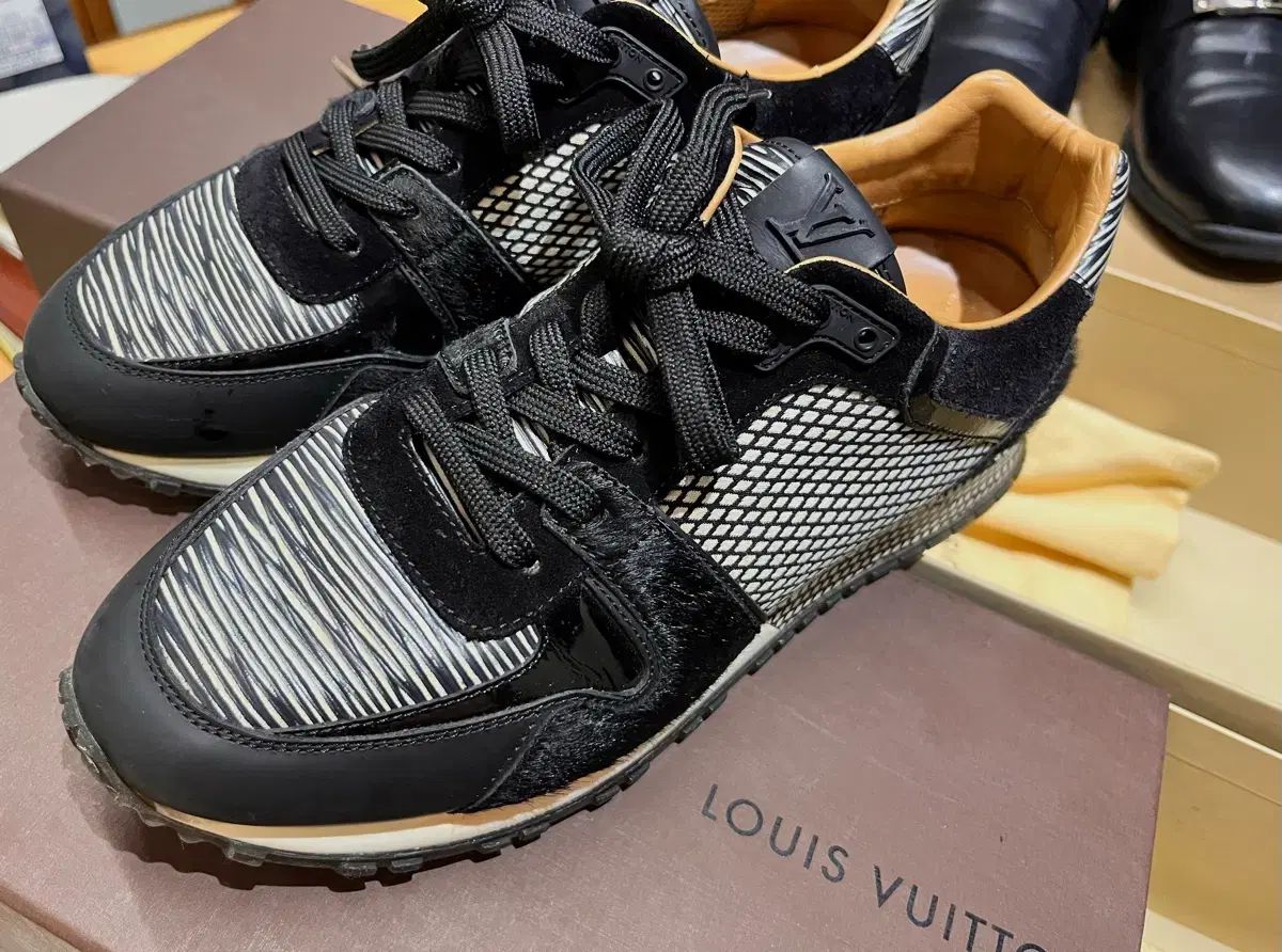 ルイヴィトン ランナウェイ スニーカー