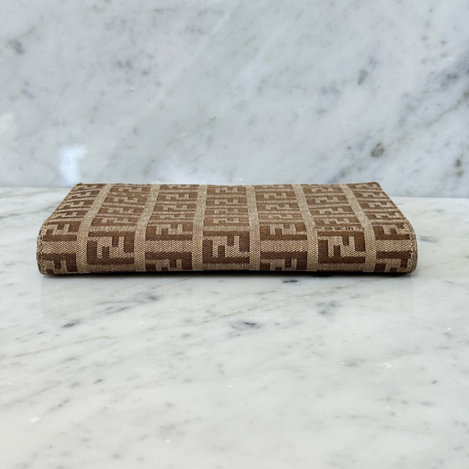 美品 FENDI フェンディ 二つ折り財布 長財布 ズッカ キャンバス ロゴ