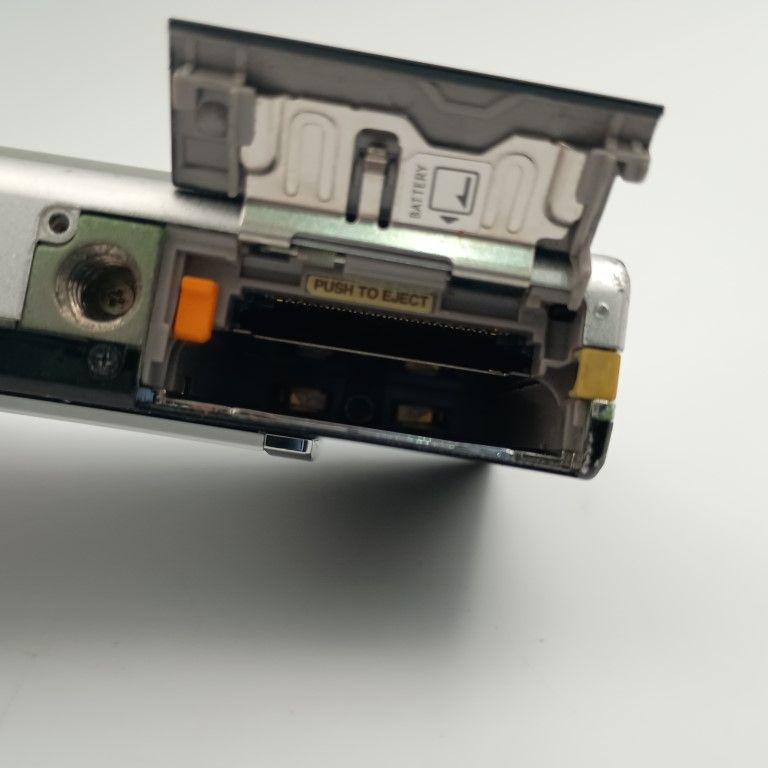 コンパクトデジタルカメラ