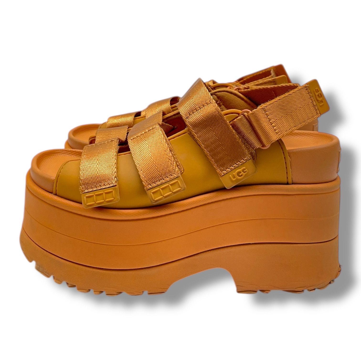 UGG オレンジ プラットフォームサンダル 中古・古着通販】UGG (アグ) アンクルストラップサンダル オレンジ