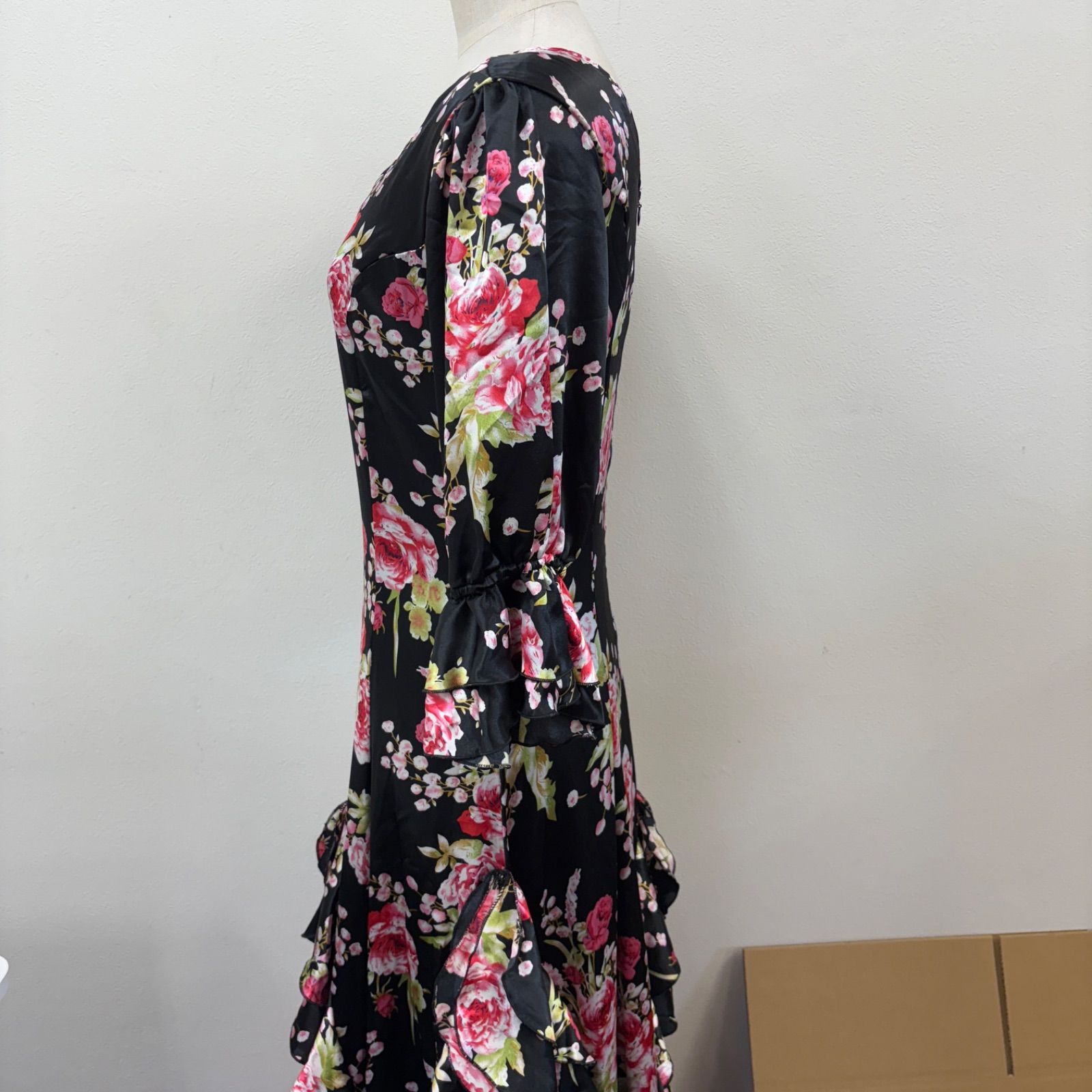 prima boutique】フラメンコ衣装 ドレス フリル 黒 薔薇柄 バラ 七分袖