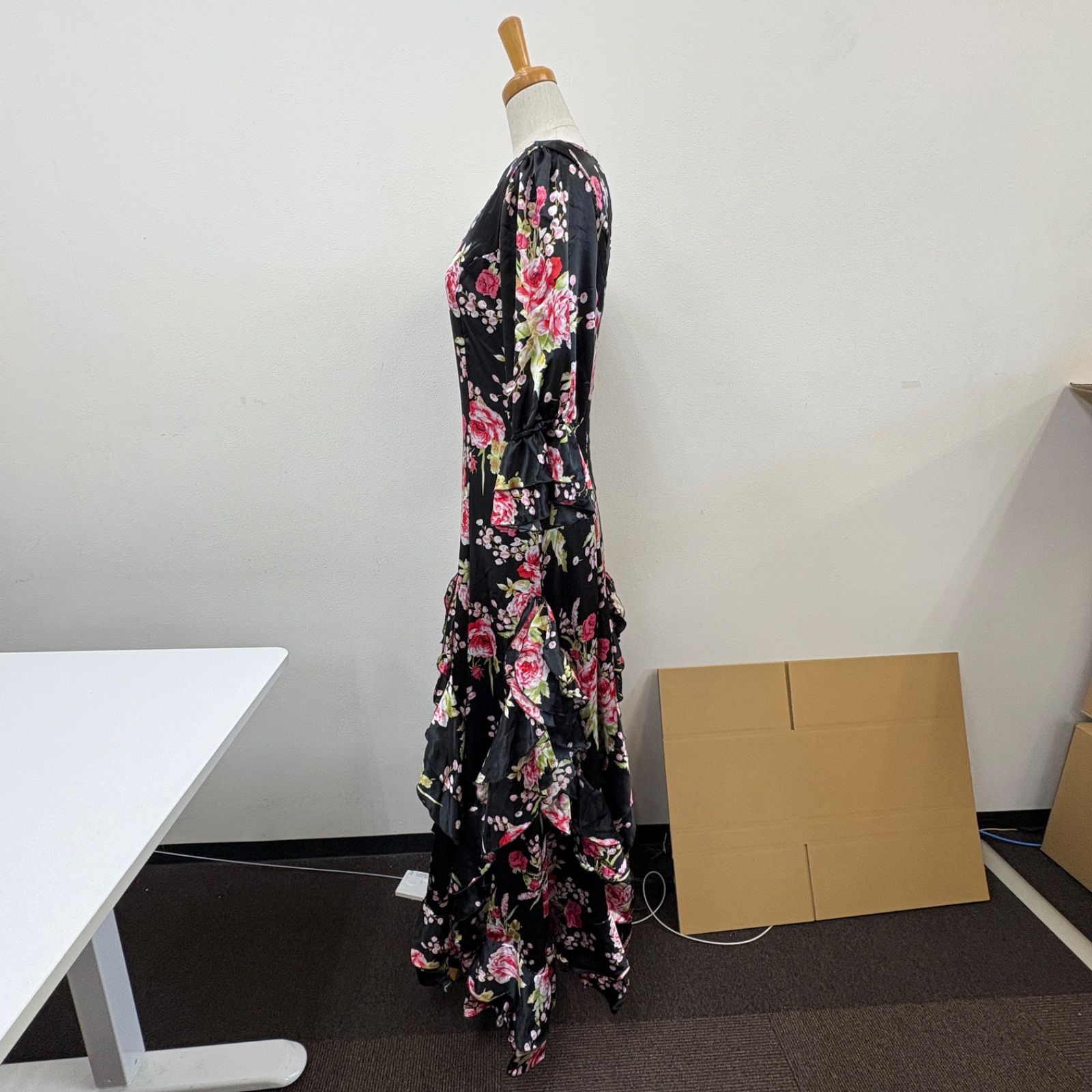 売り切り希望❗️フラメンコ　黒バラ衣装 prima boutique】フラメンコ衣装 ドレス フリル 黒 薔薇柄 バラ 七分袖