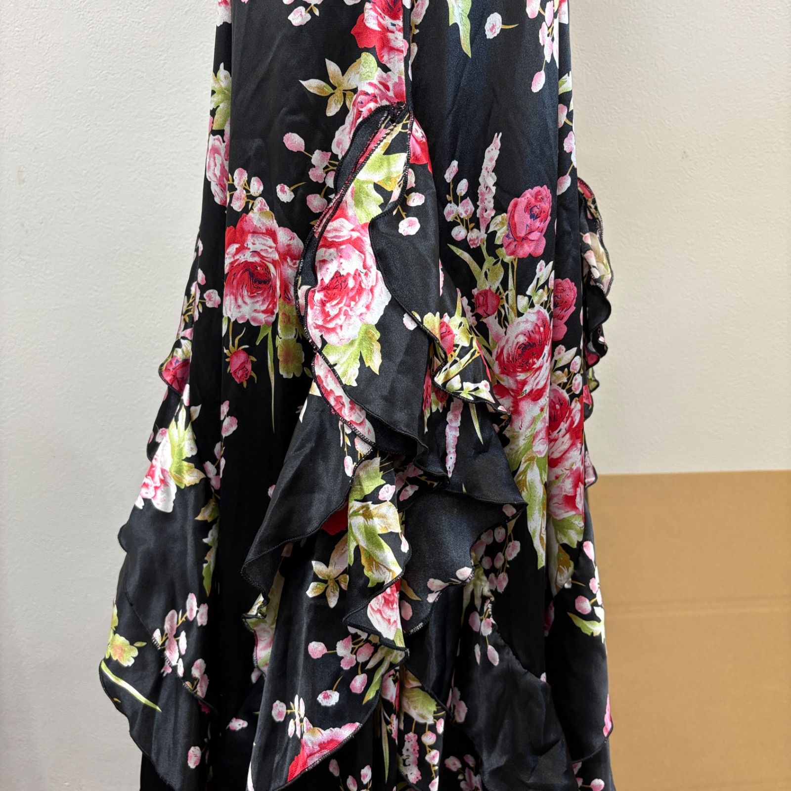 売り切り希望❗️フラメンコ　黒バラ衣装 prima boutique】フラメンコ衣装 ドレス フリル 黒 薔薇柄 バラ 七分袖