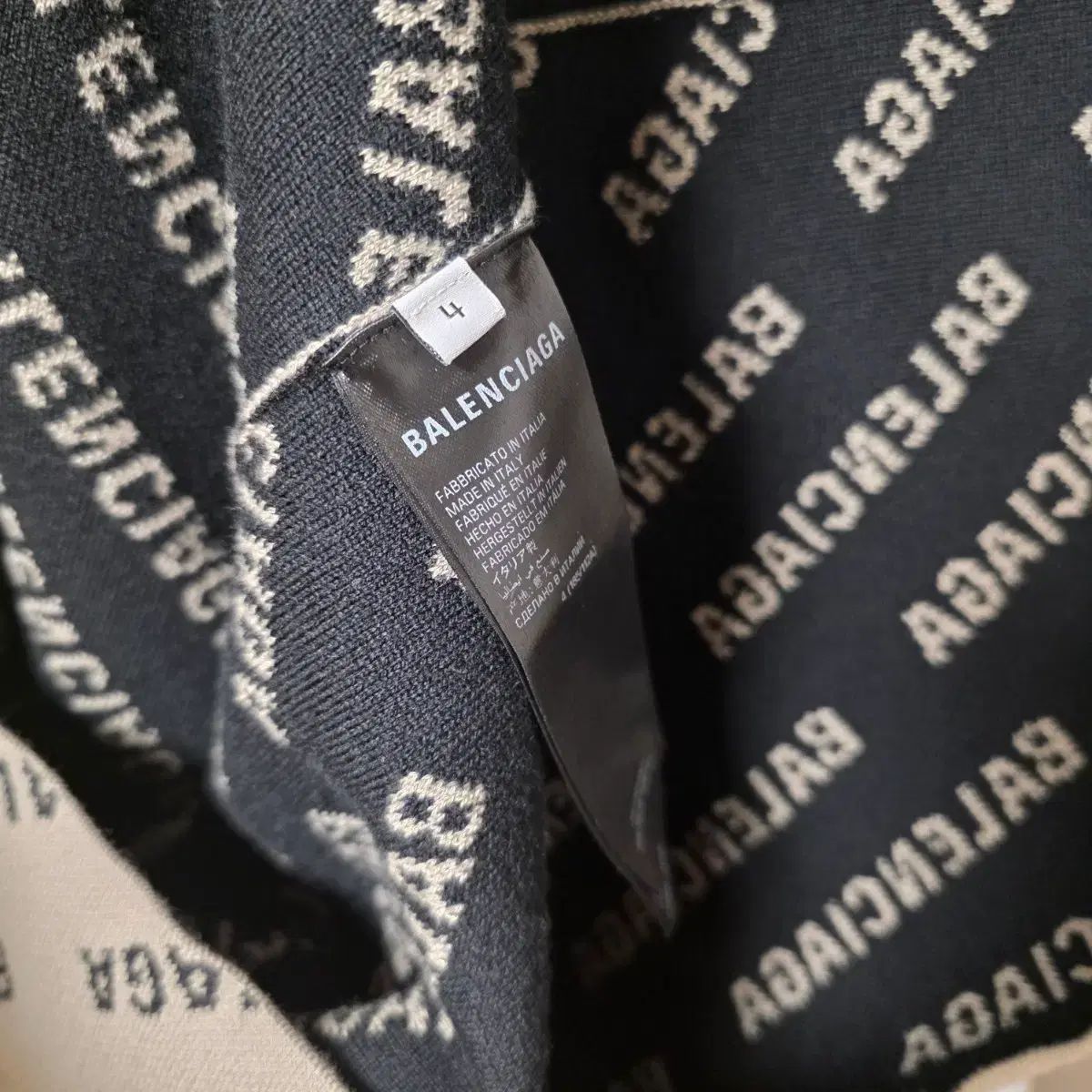 バレンシアガ オーバーサイズ カーディガン 4 高見え 冬コーデ