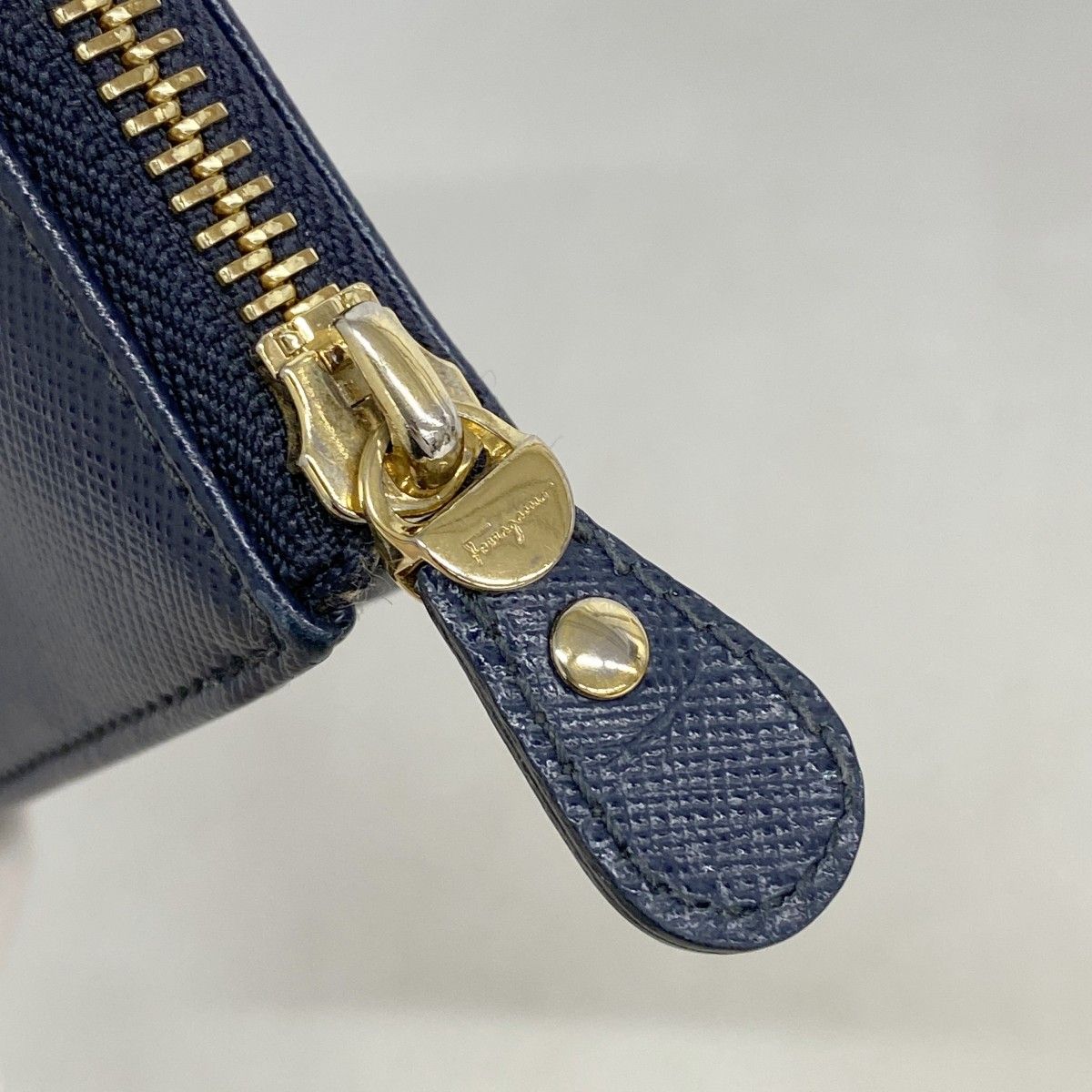 サルヴァトーレフェラガモ 長財布