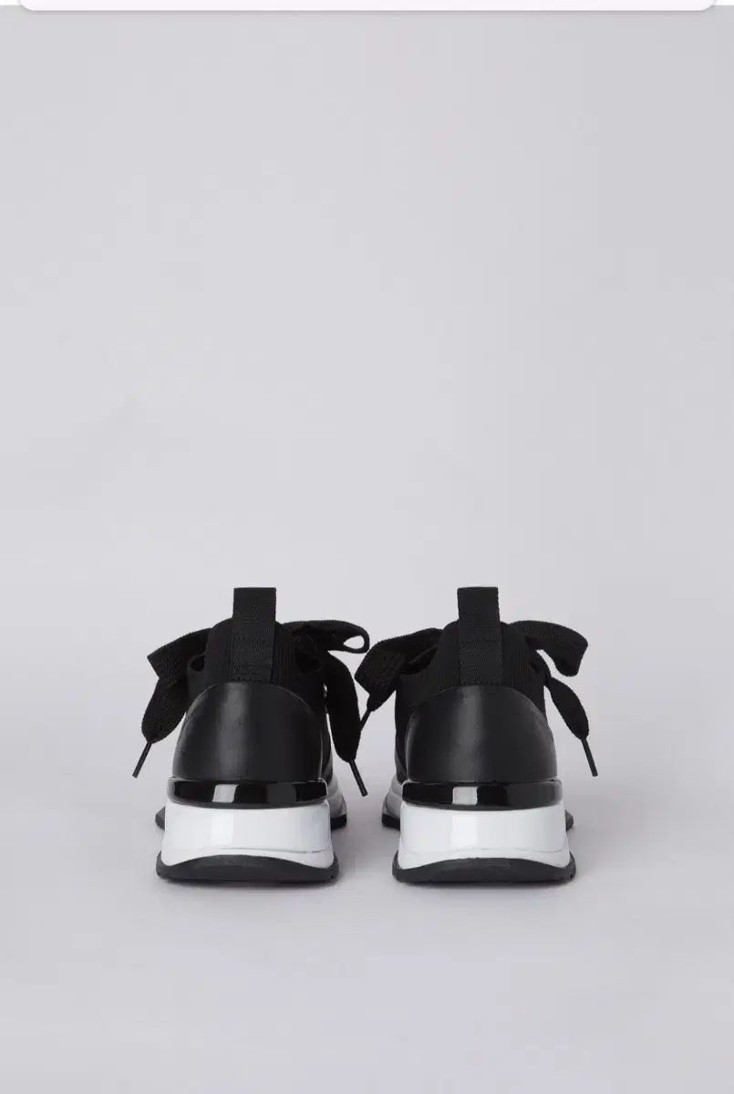 パール スニーカー