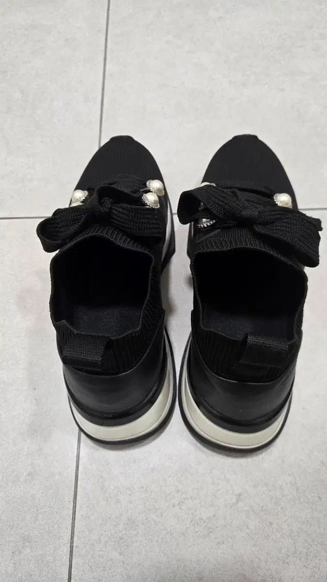 パール スニーカー