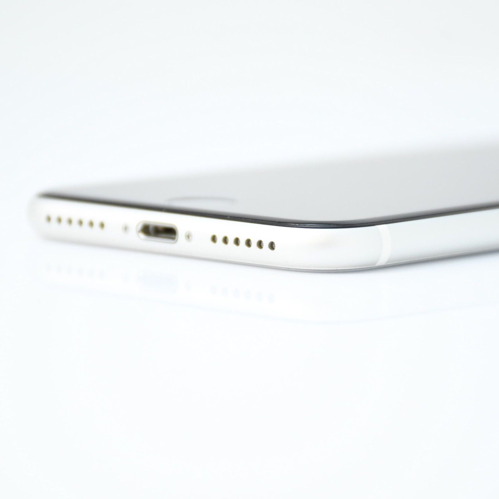 美品＊純正バッテリー最大容量83％】SIMフリー iPhone SE 第2世代