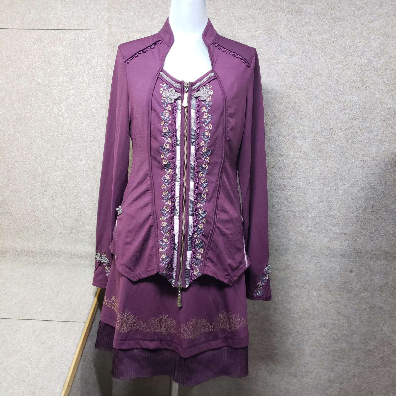 OZZ ONESTE |OZZ ANGELO セットアップ ジップジャケット フ スカート 刺繍デザイン ボルドー系 u 7169 s