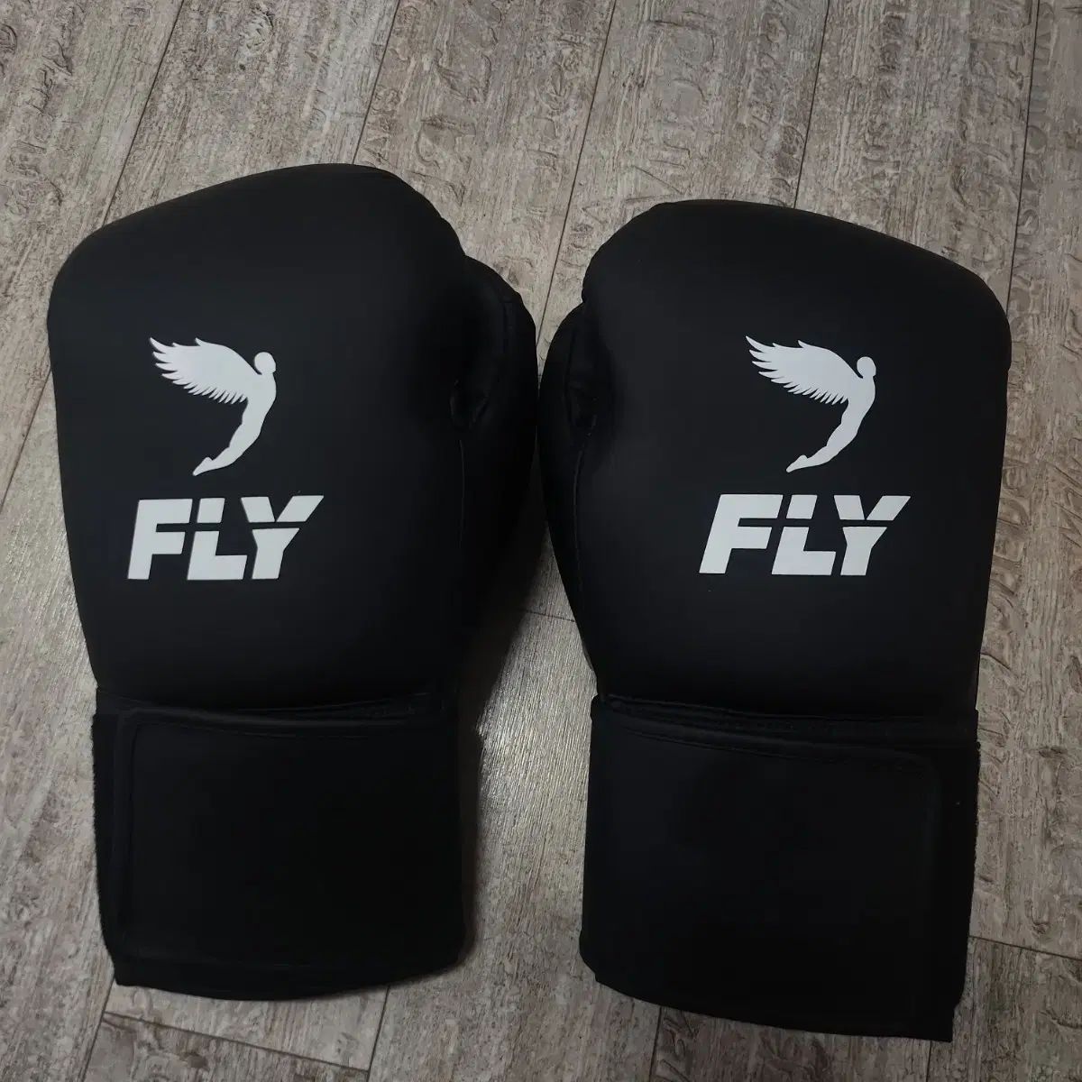 フライ チーム 16オンス グローブ