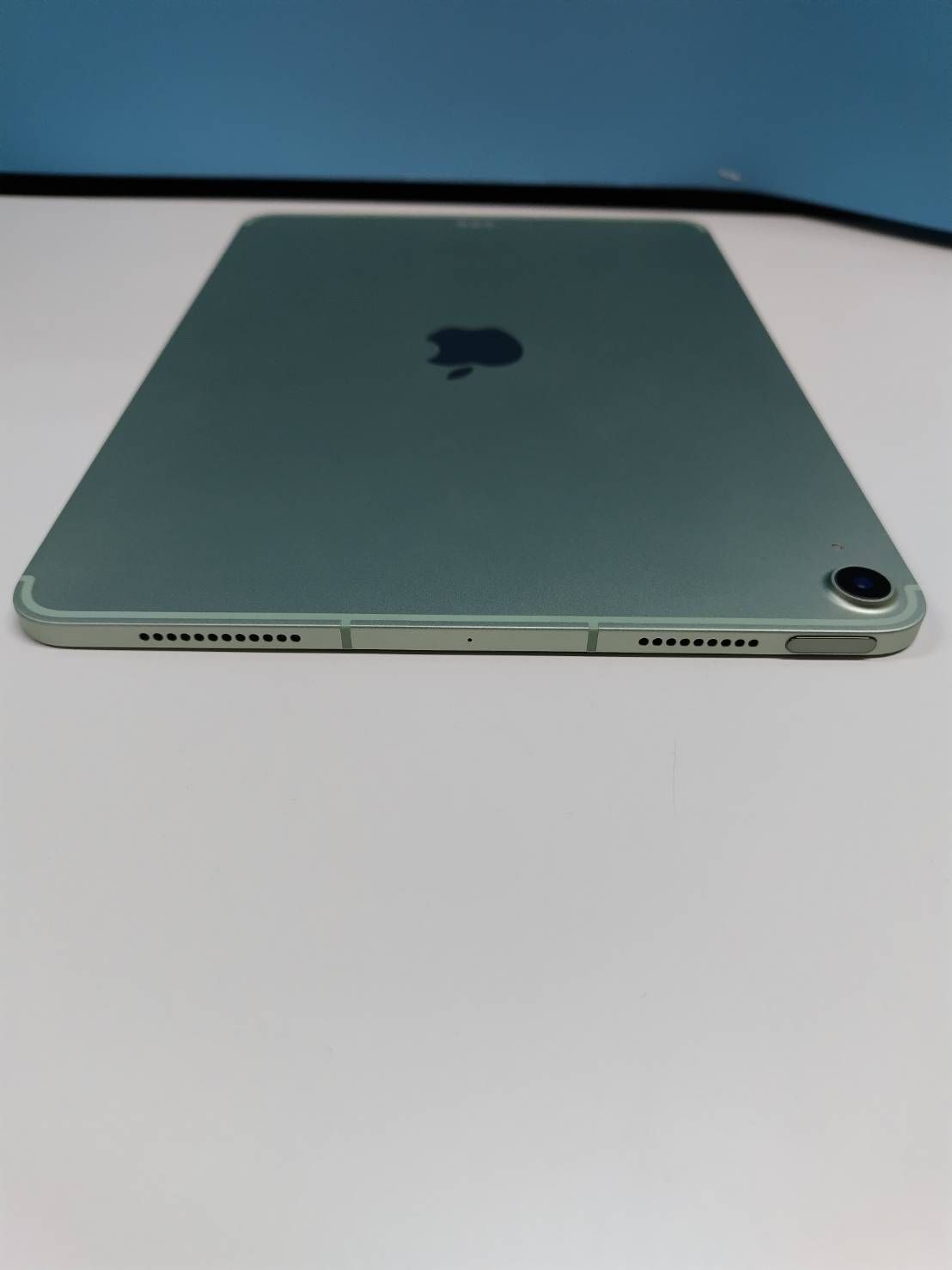 良品】iPad Air 第4世代/Wi-Fi+セルラー/64GB/A2072〈NYH12J/A